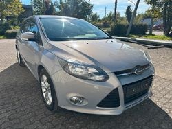 Silber Gebraucht 2015 Ford Focus Kombi | 7.990 €
