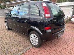 Schwarz Gebraucht 2005 Opel Meriva Edition Van / Kleinbus | 2.200 € (Etwas zu teuer)