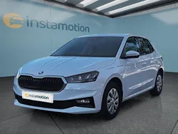 Weiß Gebraucht 2022 Skoda Fabia Kleinwagen | 14.499 € (Fairer Preis)