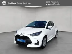 Schneeweiß Neu 2025 Toyota Yaris Hybrid Business Edition Limousine | 22.990 € (Guter Preis)