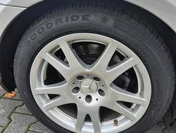 Silber Gebraucht 2007 Mercedes CLS320 Limousine | 6.800 €