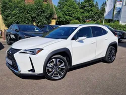 Titaniumweiss (metallic) Gebraucht 2022 Lexus UX 250h SUV | 27.490 € (Fairer Preis)