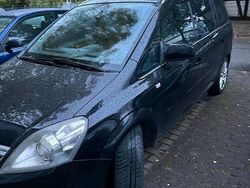Schwarz Gebraucht 2010 Opel Zafira Van / Kleinbus | 4.850 €