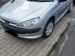 Silber Gebraucht 2004 Peugeot 206 Kleinwagen | 900 €