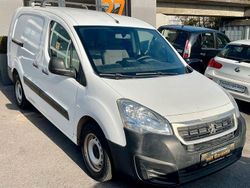Weiß Gebraucht 2016 Peugeot Partner Comfort plus Van / Kleinbus | 8.800 € (Fairer Preis)