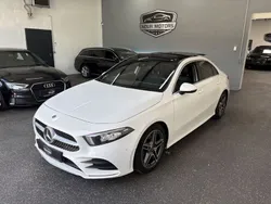 Weiß Gebraucht 2020 Mercedes A200 AMG line Limousine | 19.800 €