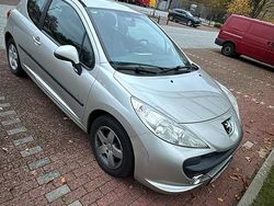 Silber Gebraucht 2009 Peugeot 207 Kleinwagen | 1.200 €