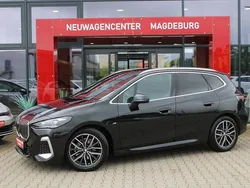 Black sapphire metallic Gebraucht 2024 BMW 218 Active Tourer M Sport Van / Kleinbus | 31.490 € (Guter Preis)