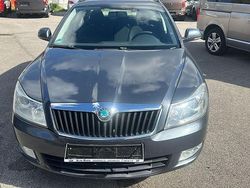 Grau Gebraucht 2012 Skoda Octavia Ambition Kombi | 2.900 € (Superpreis)