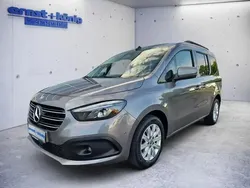 Iridiumsilber metalliclack Gebraucht 2023 Mercedes B250 Van / Kleinbus | 35.950 € (Guter Preis)