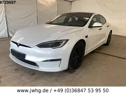 Weiss metallic (metallic) Gebraucht 2022 Tesla Model S Long Range AWD Limousine | 61.950 €