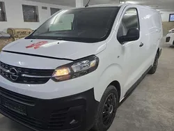 Weiß Gebraucht 2021 Opel Vivaro Selection Van | 13.000 € (Etwas zu teuer)