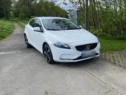 Weiß Gebraucht 2015 Volvo V40 You! Kombi | 11.500 € (Etwas zu teuer)