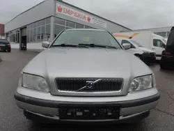 Silber Gebraucht 1999 Volvo V40 Kombi | 899 €