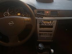 Grau Gebraucht 2003 Opel Meriva Van / Kleinbus | 3.000 € (Etwas zu teuer)