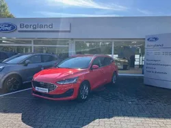 Lackierung "racerot" Gebraucht 2024 Ford Focus Titanium Kombi | 21.980 € (Guter Preis)