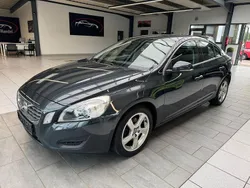 Grau Gebraucht 2011 Volvo S60 Momentum Limousine | 5.900 € (Guter Preis)