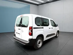 Weiß Gebraucht 2024 Opel Combo Van / Kleinbus | 21.499 € (Etwas zu teuer)