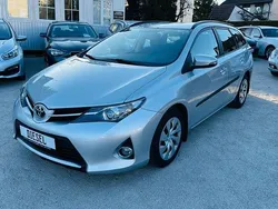 Silber Gebraucht 2014 Toyota Auris Touring Sports Cool Kombi | 5.850 € (Fairer Preis)