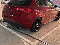 Rot Gebraucht 2013 Alfa Romeo Giulietta Quadrifoglio Kleinwagen | 15.000 €