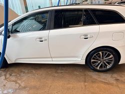 Weiß Gebraucht 2015 Toyota Avensis Kombi | 9.500 €
