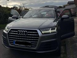 Grau Gebraucht 2016 Audi Q7 SUV | 30.800 € (Fairer Preis)
