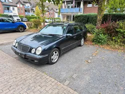 Blau Gebraucht 2001 Mercedes E240 Avantgarde Kombi | 2.600 € (Superpreis)
