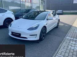 Weiß Gebraucht 2021 Tesla Model 3 Long Range RWD Limousine | 34.300 €