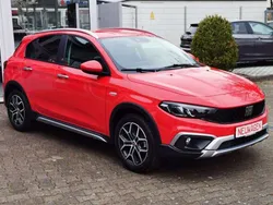 Passione rot Gebraucht 2022 Fiat Tipo Cross Limousine | 21.190 €