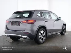 Grau Gebraucht 2024 Mercedes GLA200 Advanced SUV | 37.990 € (Fairer Preis)