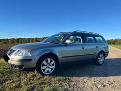 Silber Gebraucht 2004 VW Passat Kombi | 2.199 € (Teuer)