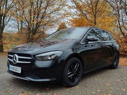 Schwarz Gebraucht 2022 Mercedes B200 Van / Kleinbus | 25.500 € (Fairer Preis)