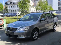 Grau Gebraucht 2013 Skoda Octavia Ambition Kombi | 5.999 € (Guter Preis)