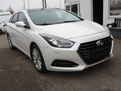 Weiß Gebraucht 2016 Hyundai i40 Premium Kombi | 10.900 € (Guter Preis)