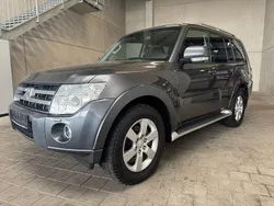 Grau Gebraucht 2011 Mitsubishi Pajero Instyle SUV | 12.850 € (Superpreis)