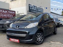 Grau Gebraucht 2011 Peugeot 107 Filou Kleinwagen | 1.990 € (Fairer Preis)
