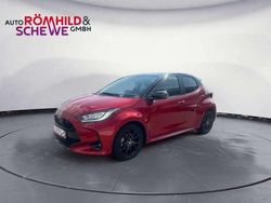 Karminarot metallic, Gebraucht 2022 Toyota Yaris Hybrid Style Kleinwagen | 21.995 € (Etwas zu teuer)