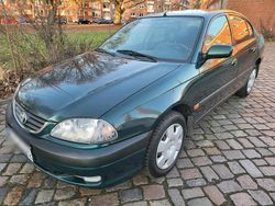 Grün Gebraucht 2001 Toyota Avensis Limousine | 1.000 € (Superpreis)
