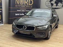 Pine grey metallic (metallic) Gebraucht 2022 Volvo V60 Momentum Kombi | 27.889 € (Guter Preis)