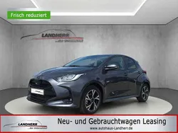 Grau Neu 2025 Toyota Yaris Hybrid Trend Limousine | 21.500 € (Superpreis)