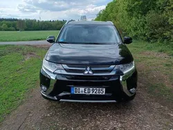 Schwarz Gebraucht 2017 Mitsubishi Outlander P-HEV Top SUV | 20.500 € (Teuer)