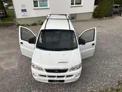 Weiß Gebraucht 2005 Hyundai H-1 Van / Kleinbus | 3.890 € (Etwas zu teuer)