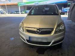 Grau Gebraucht 2007 Opel Zafira Van / Kleinbus | 3.300 € (Fairer Preis)