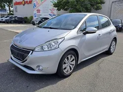 Grau Gebraucht 2015 Peugeot 208 Active Kleinwagen | 5.970 € (Fairer Preis)