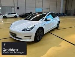 Pearl white multicoat Gebraucht 2021 Tesla Model 3 Long Range Limousine | 30.700 € (Etwas zu teuer)