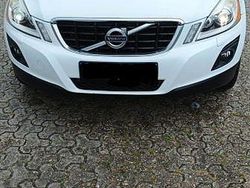Weiß Gebraucht 2010 Volvo XC60 Kinetic SUV | 10.490 € (Fairer Preis)