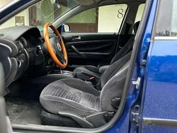 Blau Gebraucht 2001 VW Passat Highline Kombi | 2.490 € (Fairer Preis)