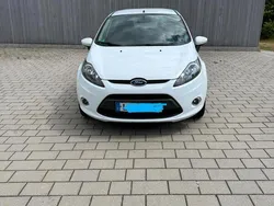Weiß Gebraucht 2012 Ford Fiesta Kleinwagen | 4.400 € (Fairer Preis)