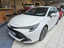 Schneeweiß Neu 2024 Toyota Corolla Team Limousine | 29.990 €