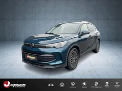 Blau Gebraucht 2024 VW Tiguan Life SUV | 32.970 € (Fairer Preis)